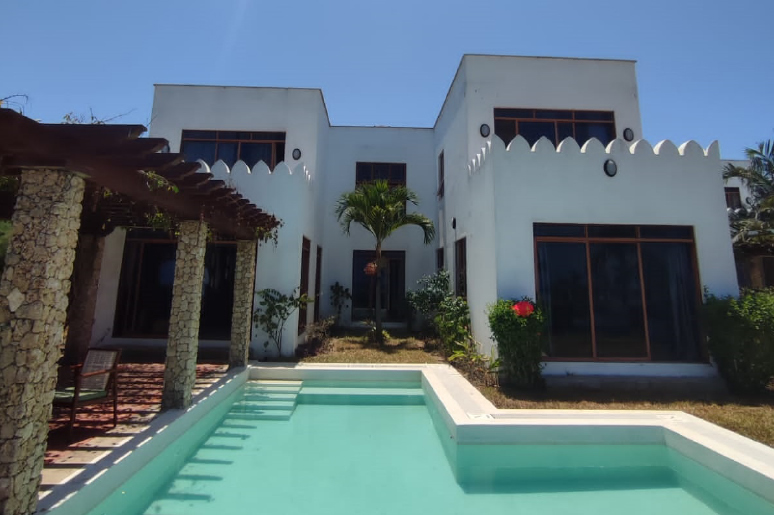 Luxurious Beachfront Living: A Day in the Life at Sultan Palace Kikambala